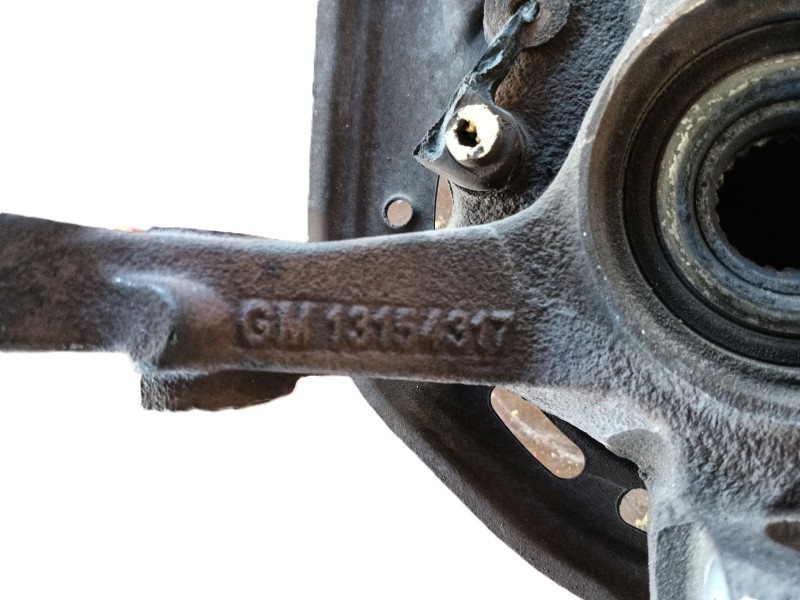 Recambio de mangueta delantera izquierda para opel combo tour 1.3 cdti 16v referencia OEM IAM 9156140  