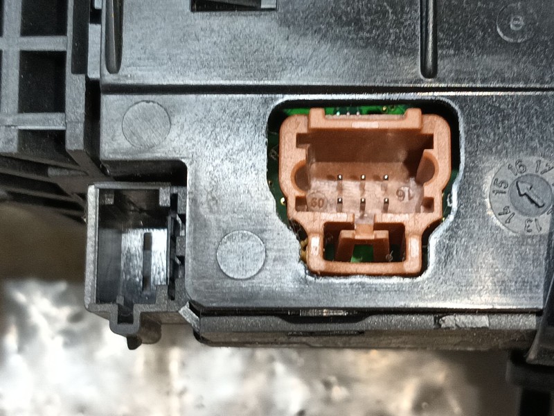 Recambio de mando multifuncion para peugeot partner tepee 1.6 bluehdi 100 referencia OEM IAM 98200124XT  