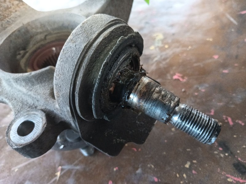 Recambio de mangueta delantera derecha para ford tourneo connect 1.8 tdci referencia OEM IAM 1439603  