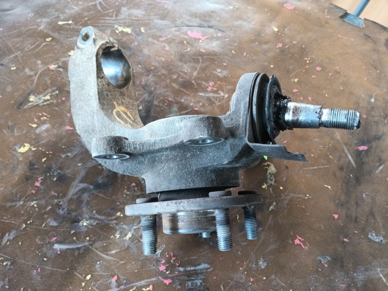 Recambio de mangueta delantera derecha para ford tourneo connect 1.8 tdci referencia OEM IAM 1439603  