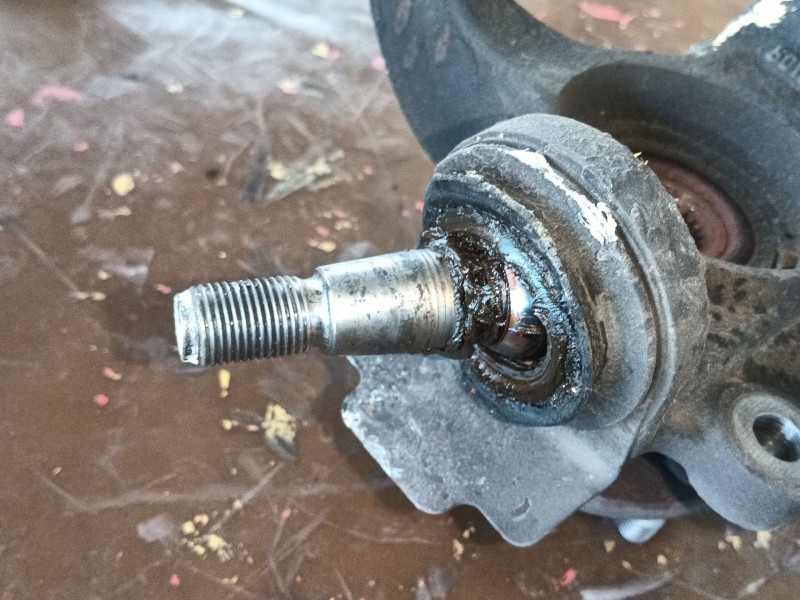 Recambio de mangueta delantera izquierda para ford tourneo connect 1.8 tdci referencia OEM IAM 1439611  