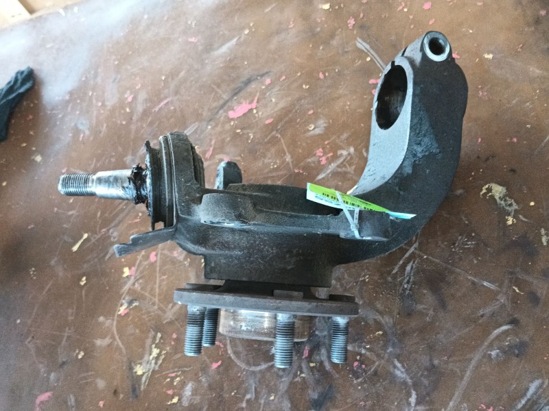 Recambio de mangueta delantera izquierda para ford tourneo connect 1.8 tdci referencia OEM IAM 1439611  