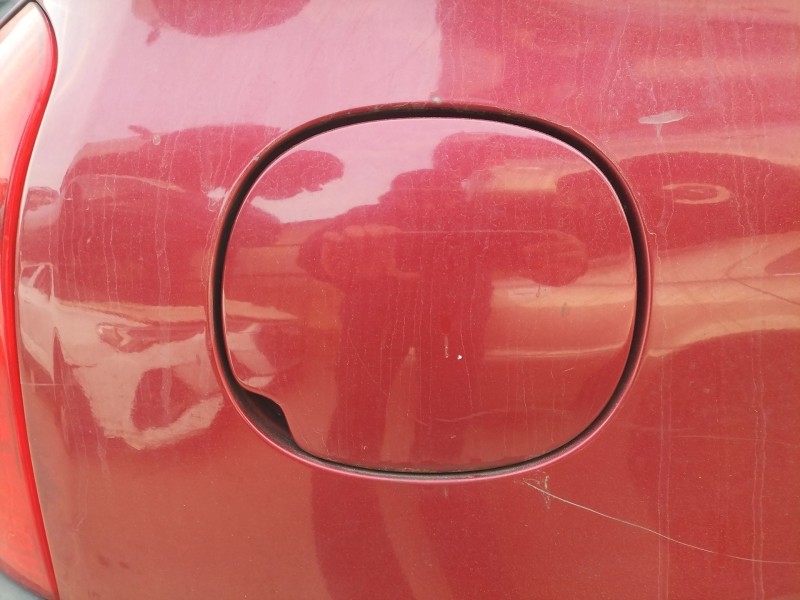 Recambio de tapa exterior combustible para renault clio ii (bb_, cb_) 1.5 dci (b/cb07) referencia OEM IAM   