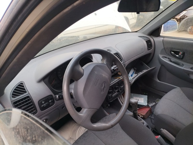 Recambio de salpicadero para hyundai accent ii sedán (lc) 1.5 crdi referencia OEM IAM 8471025000LT  