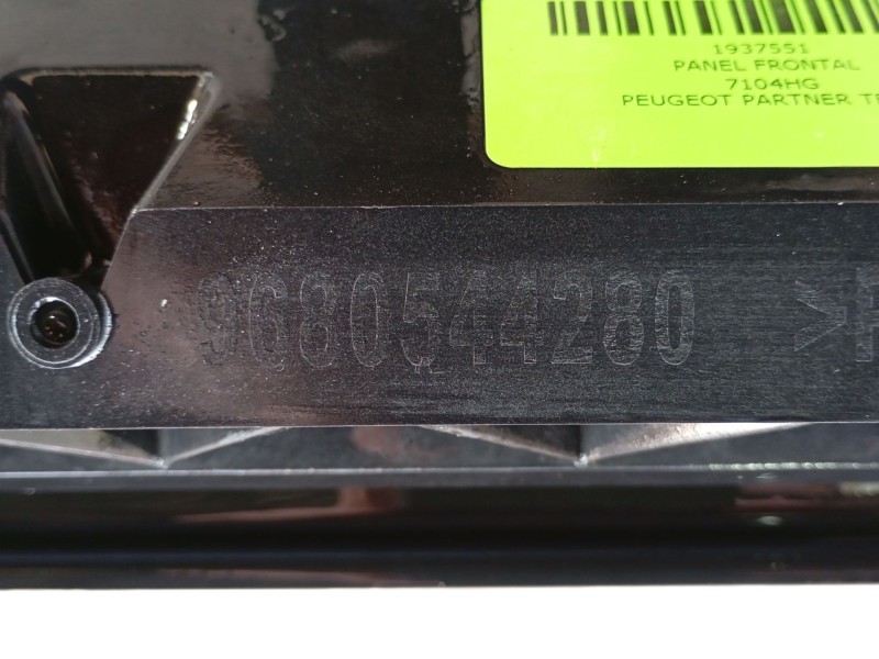 Recambio de panel frontal para peugeot partner tepee 1.6 bluehdi 100 referencia OEM IAM 7104HG  