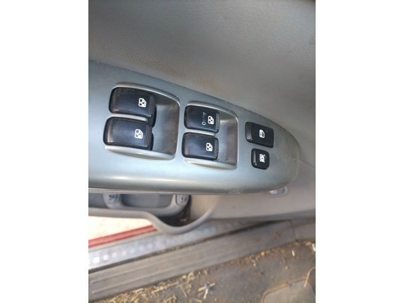 Recambio de mando elevalunas delantero izquierdo para kia carnival ii (gq) 2.9 crdi referencia OEM IAM   