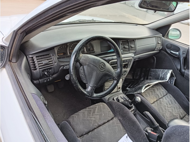 opel vectra b hatchback (j96) del año 2000