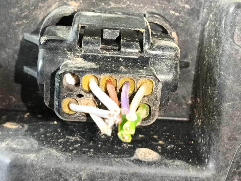 Recambio de faro izquierdo para peugeot partner tepee 1.6 bluehdi 100 referencia OEM IAM 9806306180  