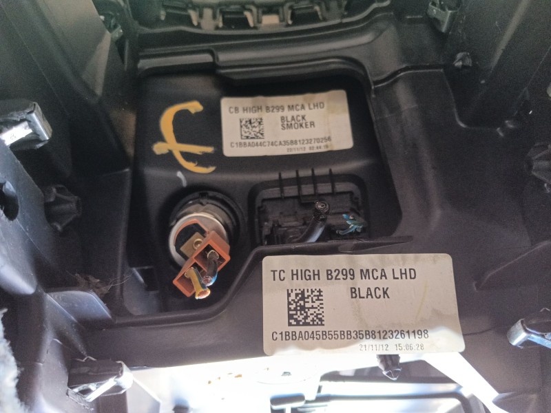 Recambio de apoyabrazos central para ford fiesta vi (cb1, ccn) 1.0 ecoboost referencia OEM IAM   