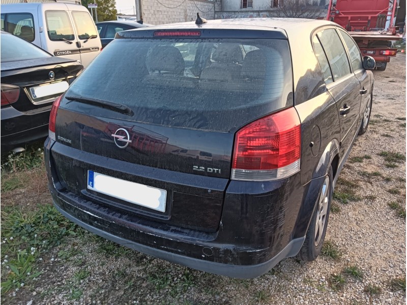 opel signum hatchback (z03) del año 2004
