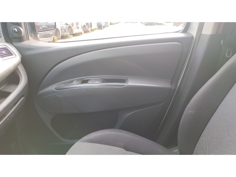 Recambio de guarnecido puerta delantera derecha para fiat doblo cargo (263_) 1.6 d multijet referencia OEM IAM   