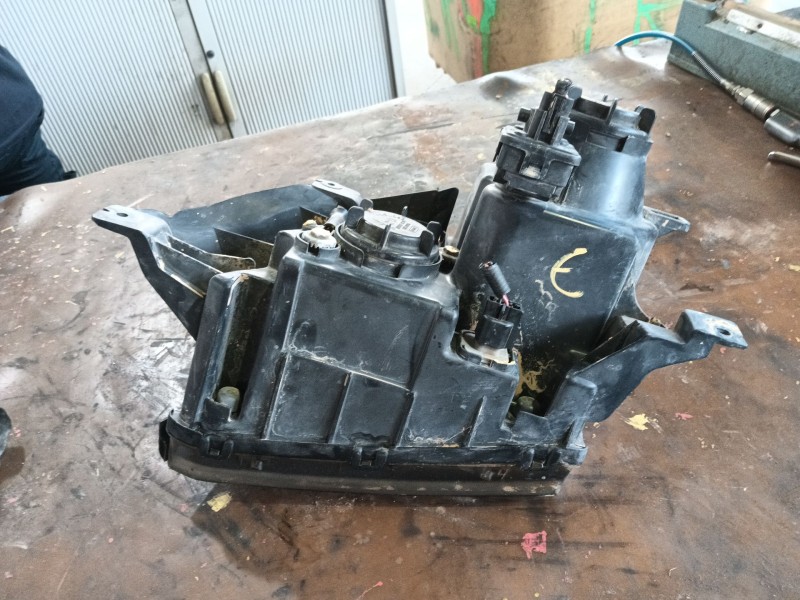 Recambio de faro derecho para hyundai terracan (hp) 2.9 crdi 4wd referencia OEM IAM   