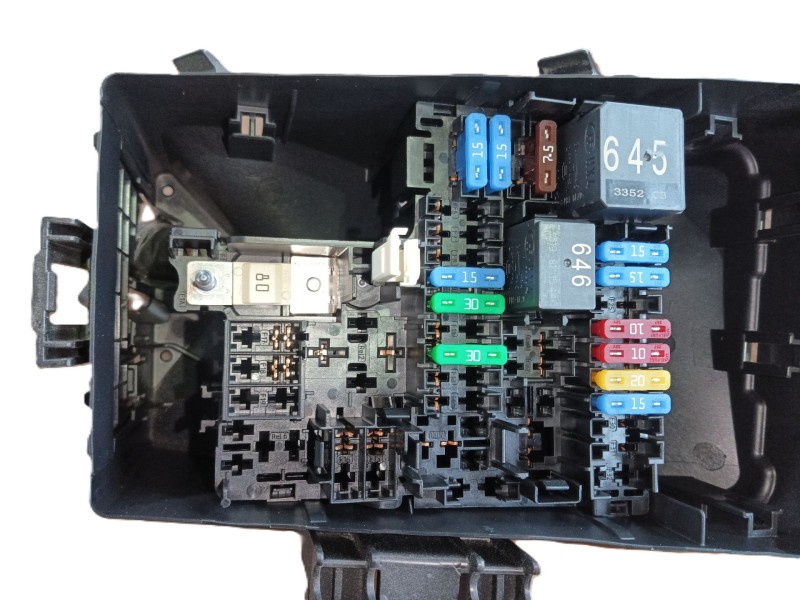 Recambio de caja fusibles delantera para volkswagen golf 1.5 etsi mhev referencia OEM IAM 5WA937125B 5WA907361A 