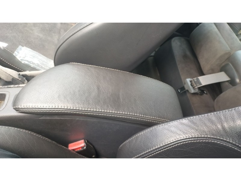 Recambio de apoyabrazos central para renault laguna ii (bg0/1_) 2.0 16v turbo (bg0s, bg1l, bg1m) referencia OEM IAM   