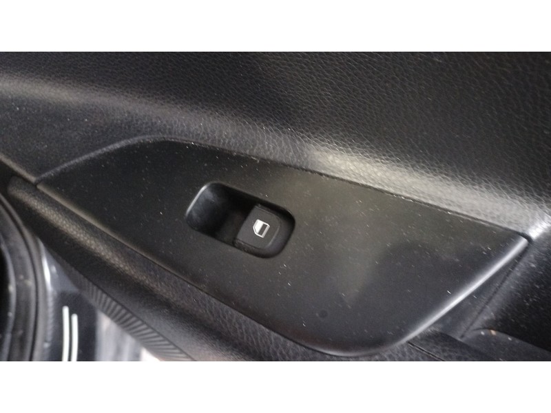 Recambio de mando elevalunas trasero derecho para kia rio iv (yb, sc, fb) 1.0 t-gdi 100 referencia OEM IAM   