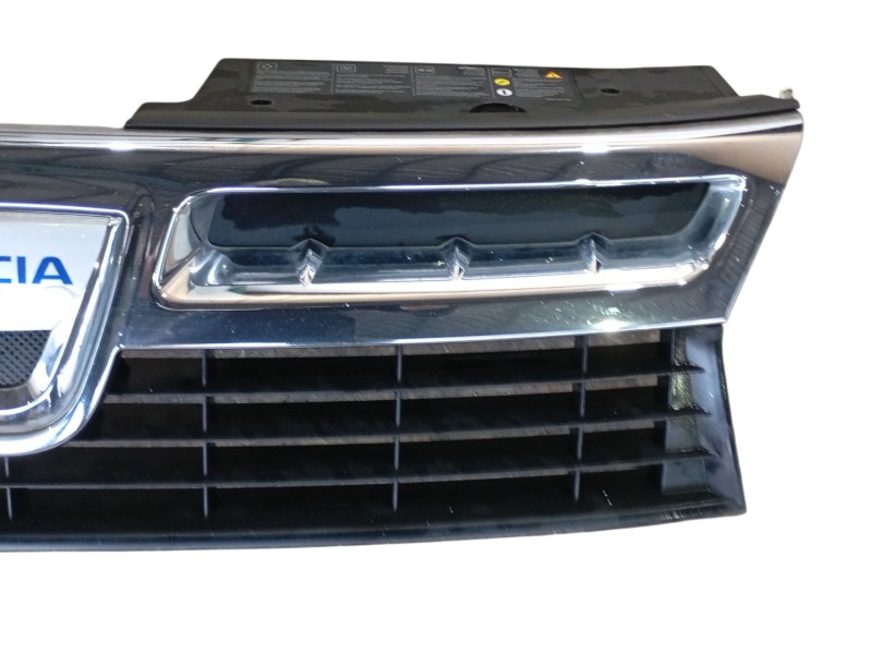 Recambio de rejilla delantera para dacia duster (hs_) 1.5 dci referencia OEM IAM  623100260R 