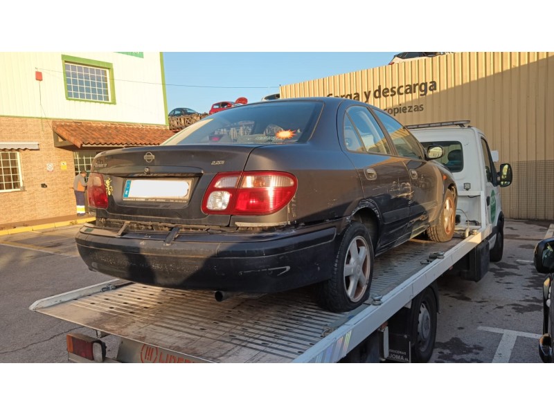 nissan almera ii (n16) del año 2000