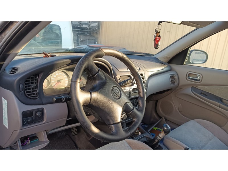 nissan almera ii (n16) del año 2000
