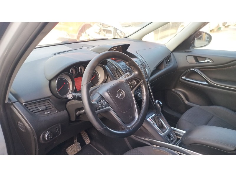 Recambio de salpicadero para opel zafira tourer c (p12) 2.0 cdti (75) referencia OEM IAM 13444560 / 39019629  