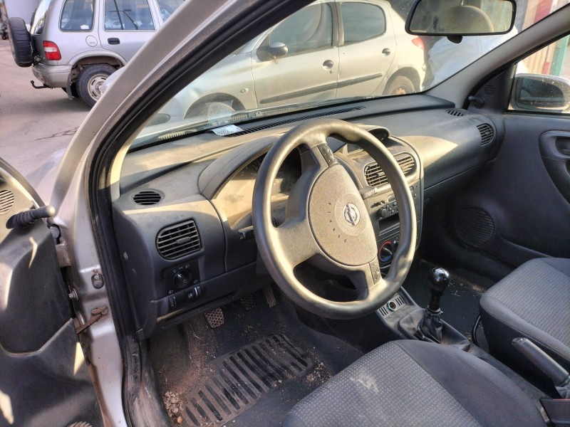 opel corsa c (x01) del año 2004