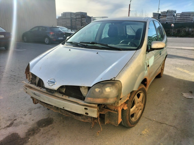 nissan almera tino (v10) del año 2000