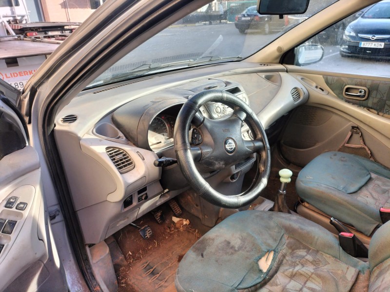 nissan almera tino (v10) del año 2000