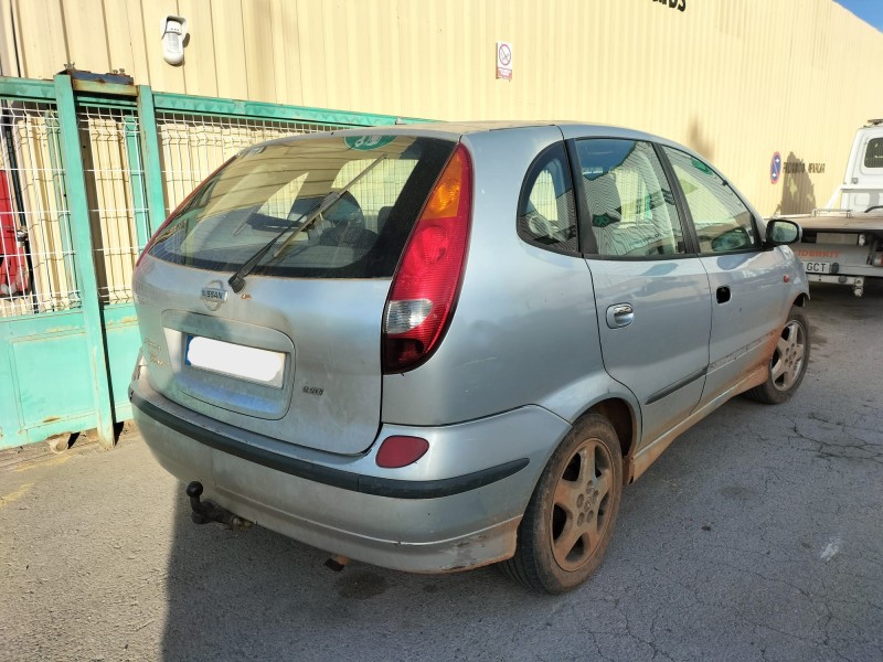 nissan almera tino (v10) del año 2000