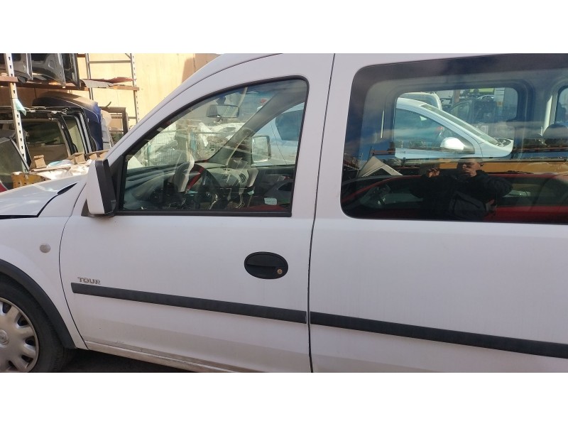 Recambio de puerta delantera izquierda para opel combo tour 1.7 cdti 16v referencia OEM IAM 13227382  