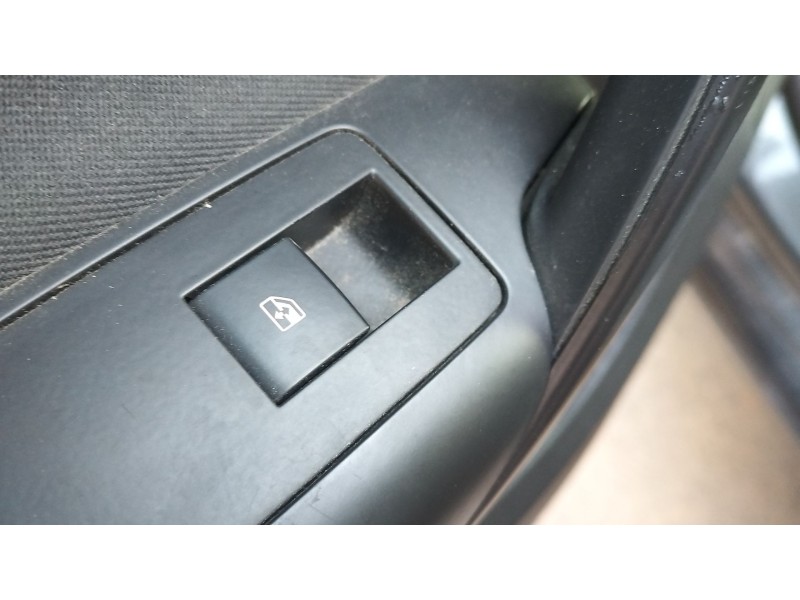 Recambio de mando elevalunas trasero izquierdo para opel insignia a (g09) 2.0 cdti (68) referencia OEM IAM 13301888  