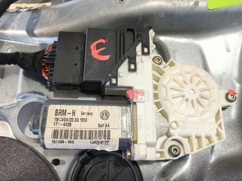 Recambio de elevalunas trasero derecho para volkswagen golf iv (1j1) 1.9 tdi referencia OEM IAM 1J4839462F  