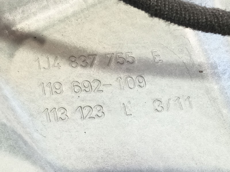 Recambio de elevalunas delantero izquierdo para volkswagen golf iv (1j1) 1.9 tdi referencia OEM IAM 1J4837461H  