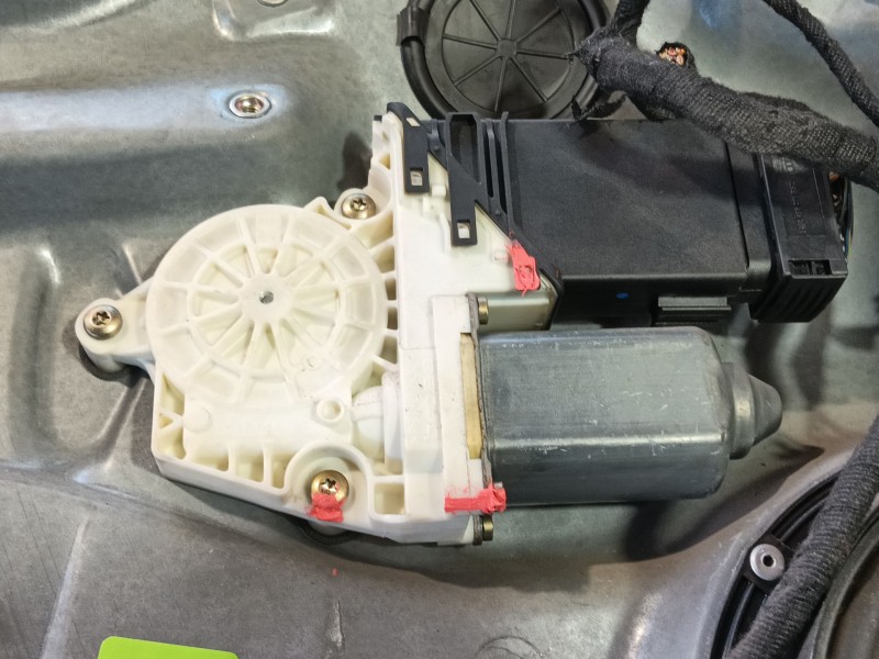 Recambio de elevalunas delantero izquierdo para volkswagen golf iv (1j1) 1.9 tdi referencia OEM IAM 1J4837461H  