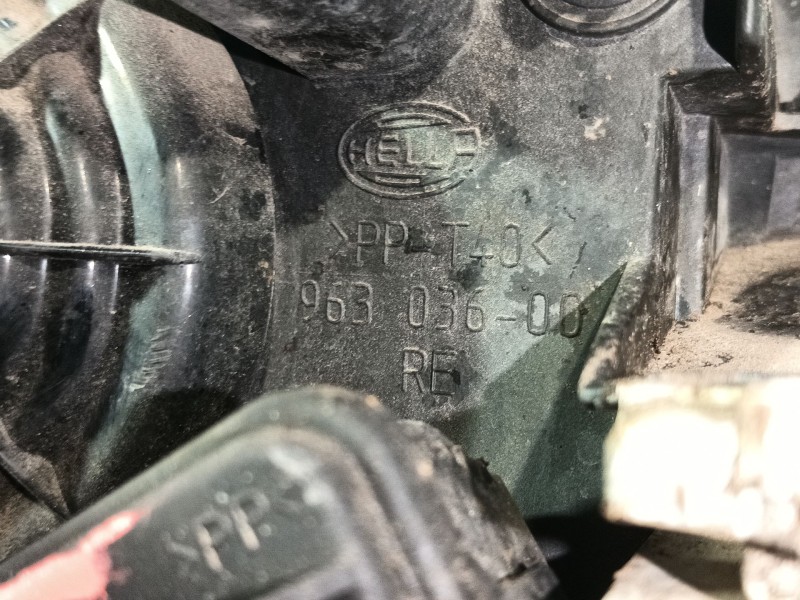 Recambio de faro derecho para audi a3 (8l1) 1.6 referencia OEM IAM 8L0941030  