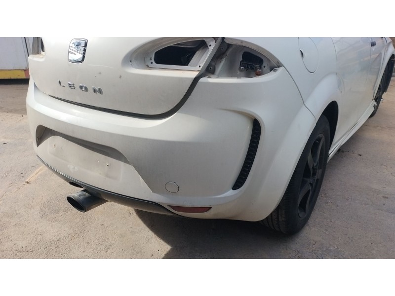 Recambio de paragolpes trasero para seat leon (1p1) 1.9 tdi referencia OEM IAM 1P0807421GRU  