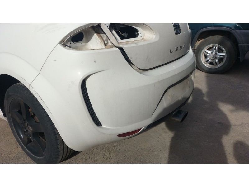 Recambio de paragolpes trasero para seat leon (1p1) 1.9 tdi referencia OEM IAM 1P0807421GRU  