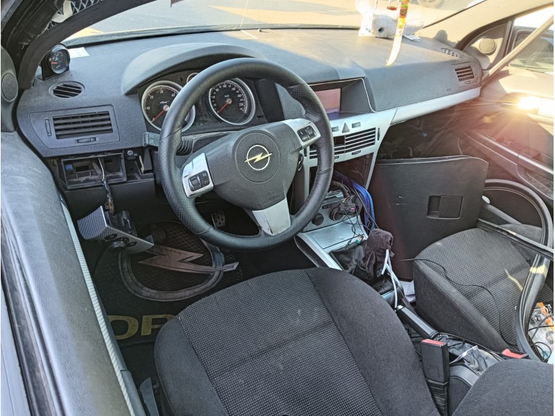 opel astra h gtc (a04) del año 2006