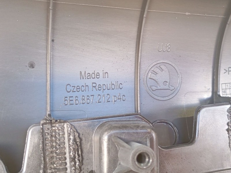 Recambio de guarnecido puerta trasera derecha para skoda octavia iv (nx3, nn3, pv3) 2.0 tdi referencia OEM IAM   