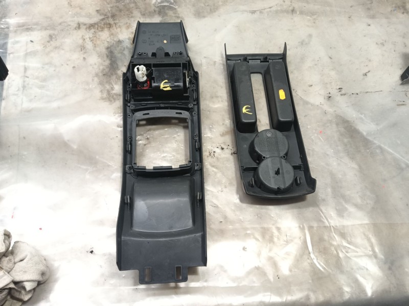 Recambio de consola central para volkswagen polo iv (9n_, 9a_) 1.4 16v referencia OEM IAM   