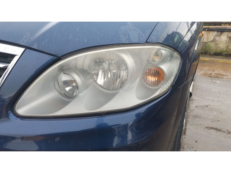 Recambio de faro derecho para ssangyong rodius i 2.7 xdi referencia OEM IAM 8310221205  