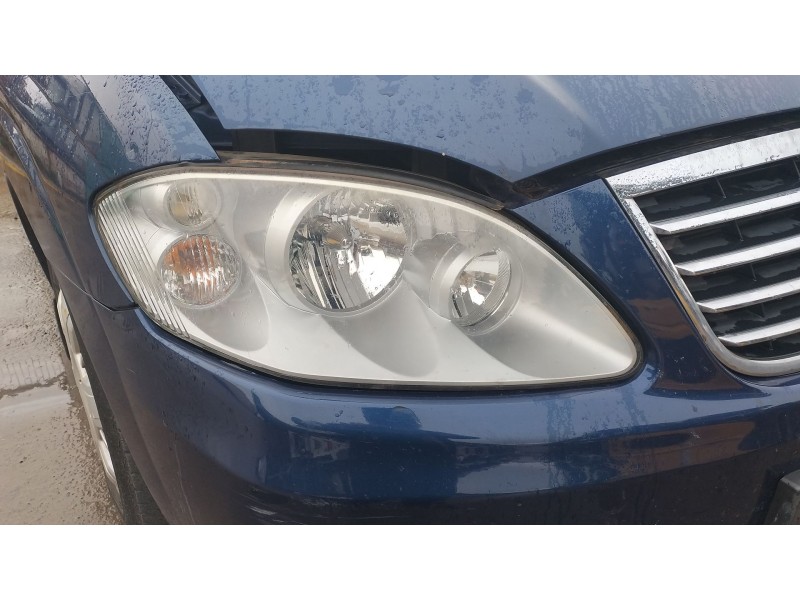 Recambio de faro izquierdo para ssangyong rodius i 2.7 xdi referencia OEM IAM 8310121201  