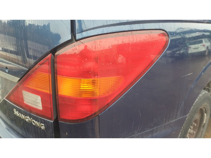 Recambio de piloto trasero derecho para ssangyong rodius i 2.7 xdi referencia OEM IAM 8360221304  