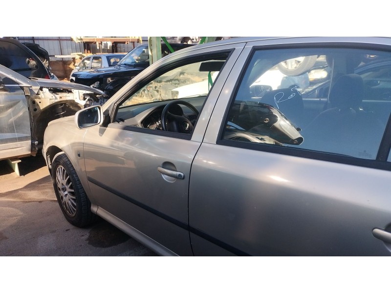 Recambio de puerta delantera izquierda para skoda octavia i (1u2) 1.9 tdi referencia OEM IAM   