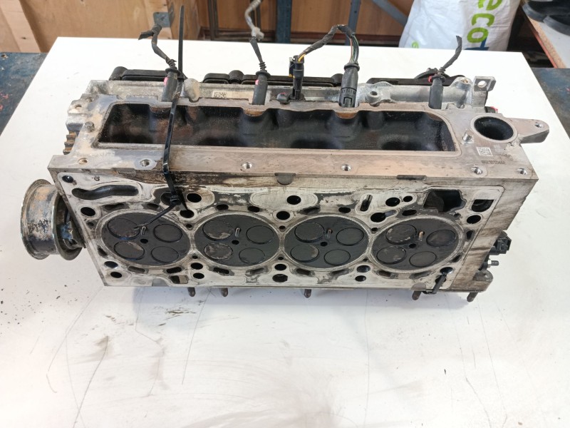 Recambio de culata para seat ateca 5fp / fdffax0 khp8pz xperience at referencia OEM IAM 04L103064A  