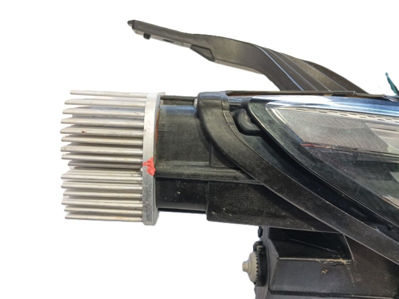 Recambio de faro derecho para mg zs suv (azs1) 1.0 t-gdi referencia OEM IAM 10228980  