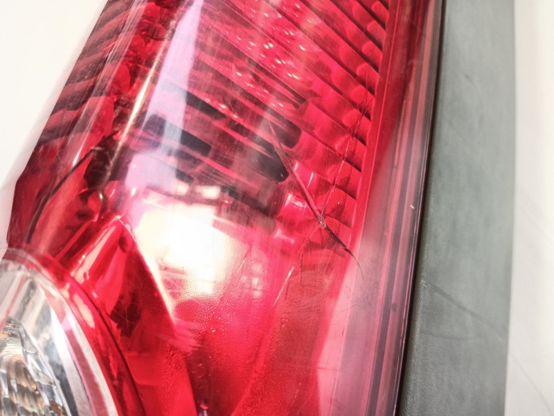 Recambio de piloto trasero derecho para opel vivaro a furgoneta (x83) 2.0 cdti (f7) referencia OEM IAM 93852716  