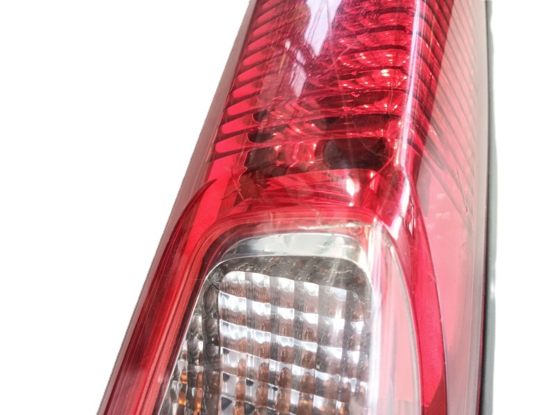 Recambio de piloto trasero derecho para opel vivaro a furgoneta (x83) 2.0 cdti (f7) referencia OEM IAM 93852716  