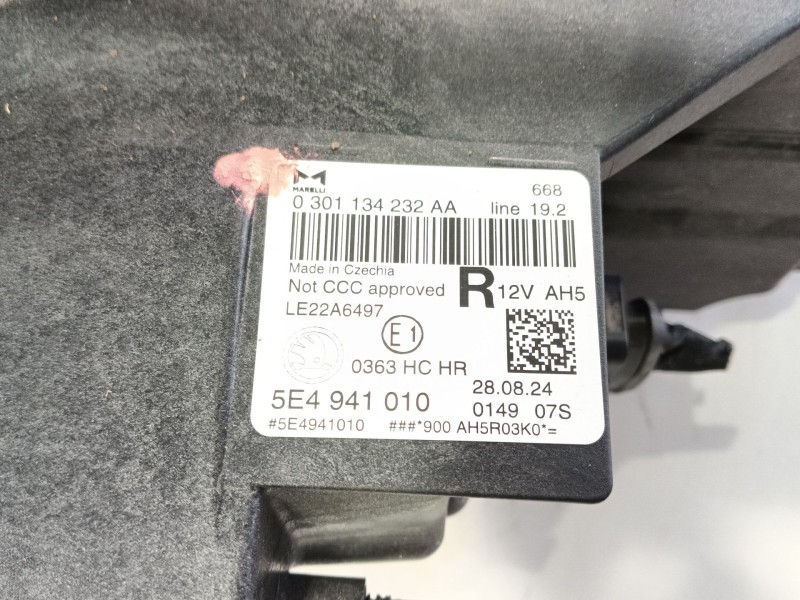 Recambio de faro derecho para skoda octavia iv (nx3, nn3, pv3) 2.0 tdi referencia OEM IAM   