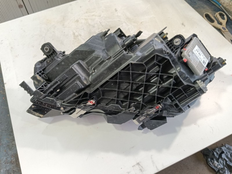 Recambio de faro derecho para skoda octavia iv (nx3, nn3, pv3) 2.0 tdi referencia OEM IAM   