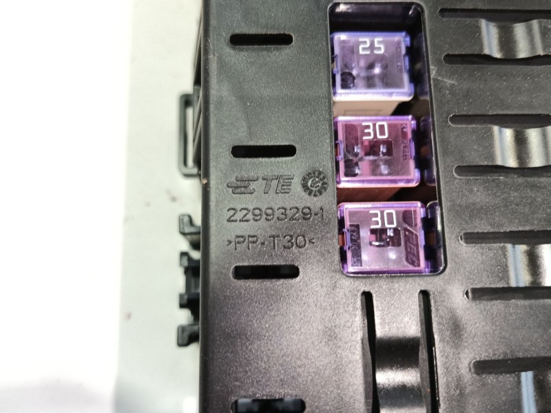 Recambio de caja reles / fusibles para mg zs suv (azs1) 1.0 t-gdi referencia OEM IAM   