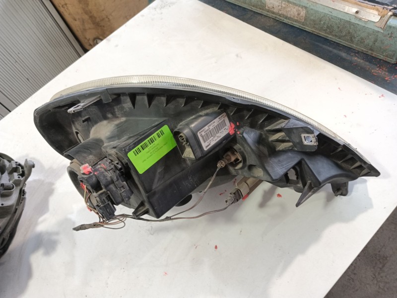 Recambio de faro derecho para opel vivaro a furgoneta (x83) 2.0 cdti (f7) referencia OEM IAM 91165720  